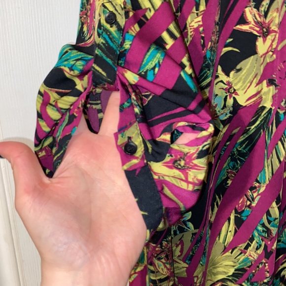3/$30 Pennington‘s floral blouse - Picture 7 of 7